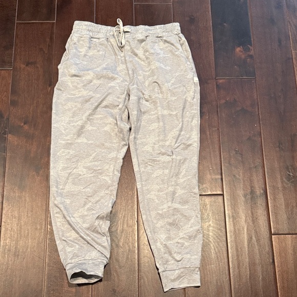 Vuori Pants - Vuori Light Gray Camo Jogger Pants